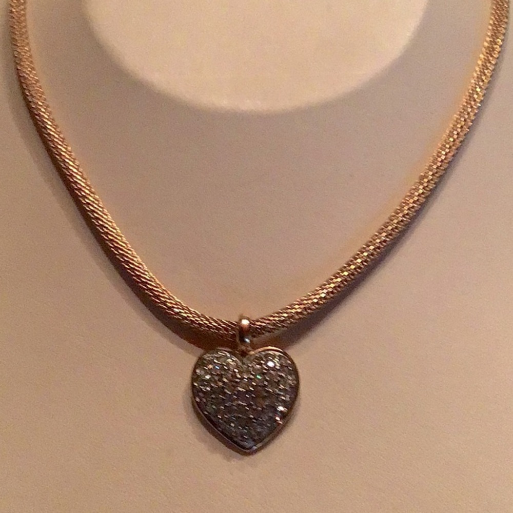 New Fashion Heart Necklace, Goldtone w/ woven chain. Heartpendant clear crystal